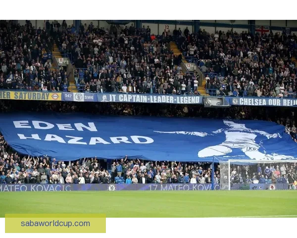 国米球迷看台拉横幅力挺巴斯托尼昂首前行兄弟并肩共渡风雨守护荣耀之路