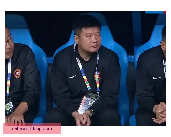 李金羽率铁人开局战绩惨淡两胜一平六负成中超首位下课主帅